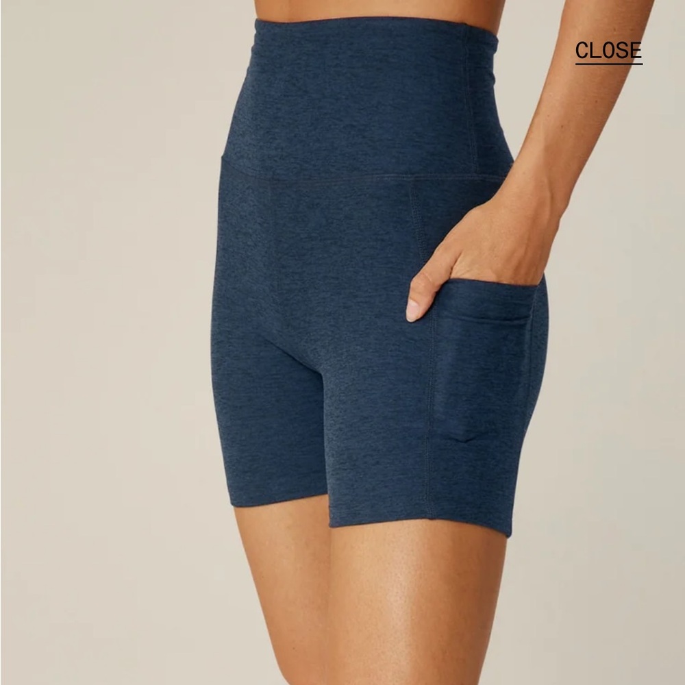NWT Beyond Yoga space dye keep pace pocket shorts